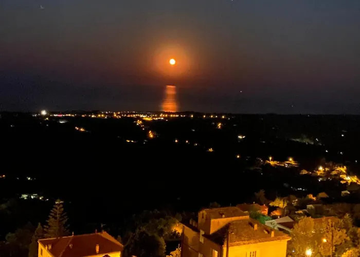 Confort, Vue Exceptionnelle, à Villa